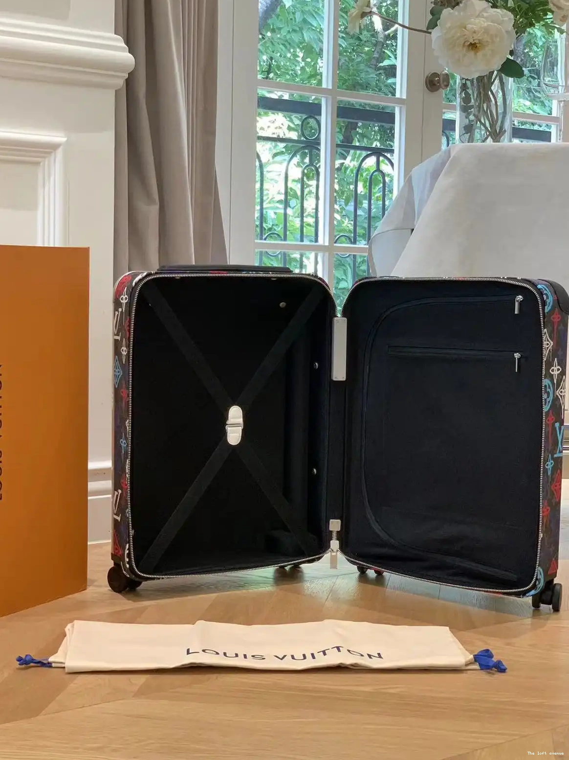 CABIN 37L SUITCASE 55 CUSTOM HORIZON GRAFFITI 0707